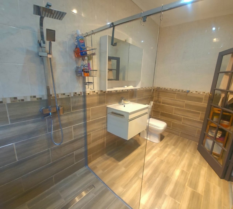 4 Bedroom Property for Sale in Schuinshoogte KwaZulu-Natal