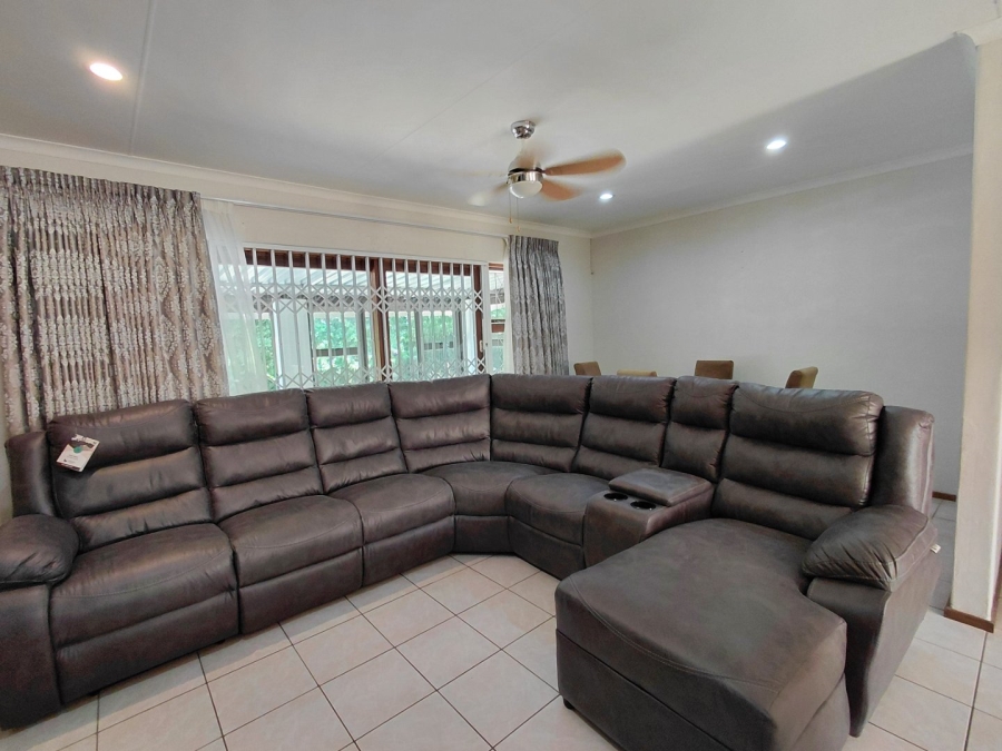 3 Bedroom Property for Sale in Umtentweni KwaZulu-Natal