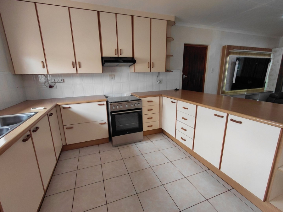 3 Bedroom Property for Sale in Umtentweni KwaZulu-Natal