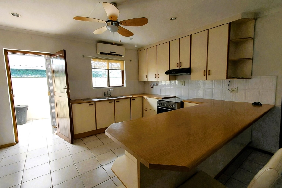 3 Bedroom Property for Sale in Umtentweni KwaZulu-Natal