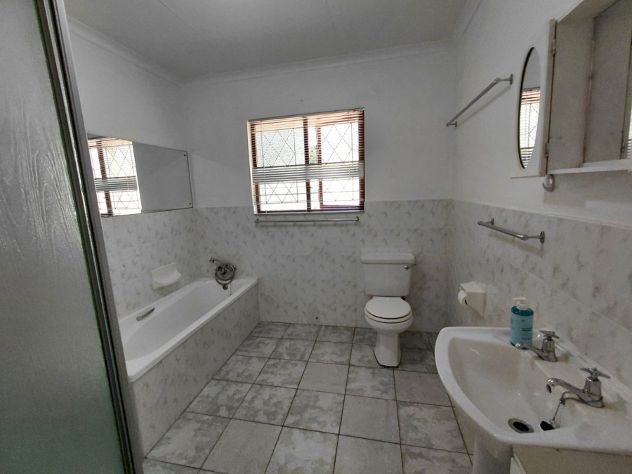 3 Bedroom Property for Sale in Umtentweni KwaZulu-Natal