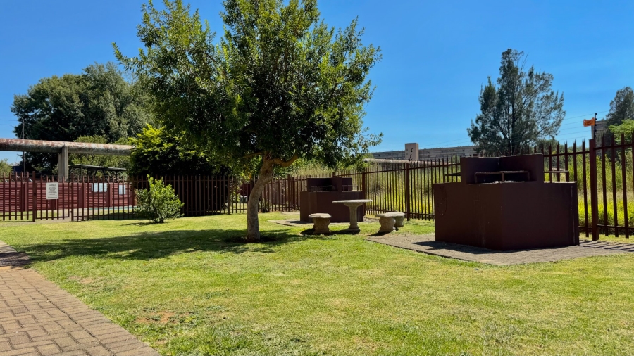 2 Bedroom Property for Sale in Pioneer Park KwaZulu-Natal