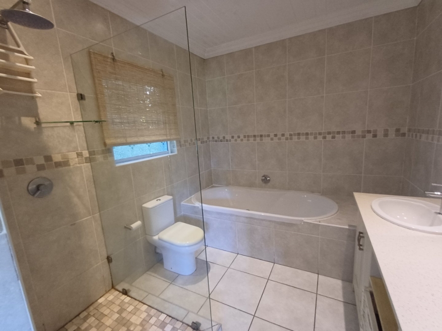 To Let 4 Bedroom Property for Rent in Southbroom KwaZulu-Natal