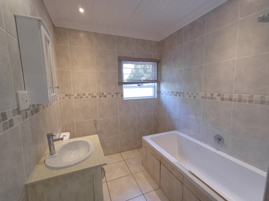 To Let 4 Bedroom Property for Rent in Southbroom KwaZulu-Natal