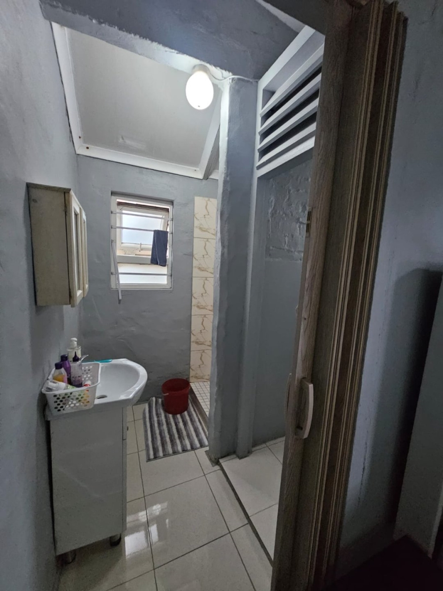 To Let 1 Bedroom Property for Rent in Ocean View KwaZulu-Natal