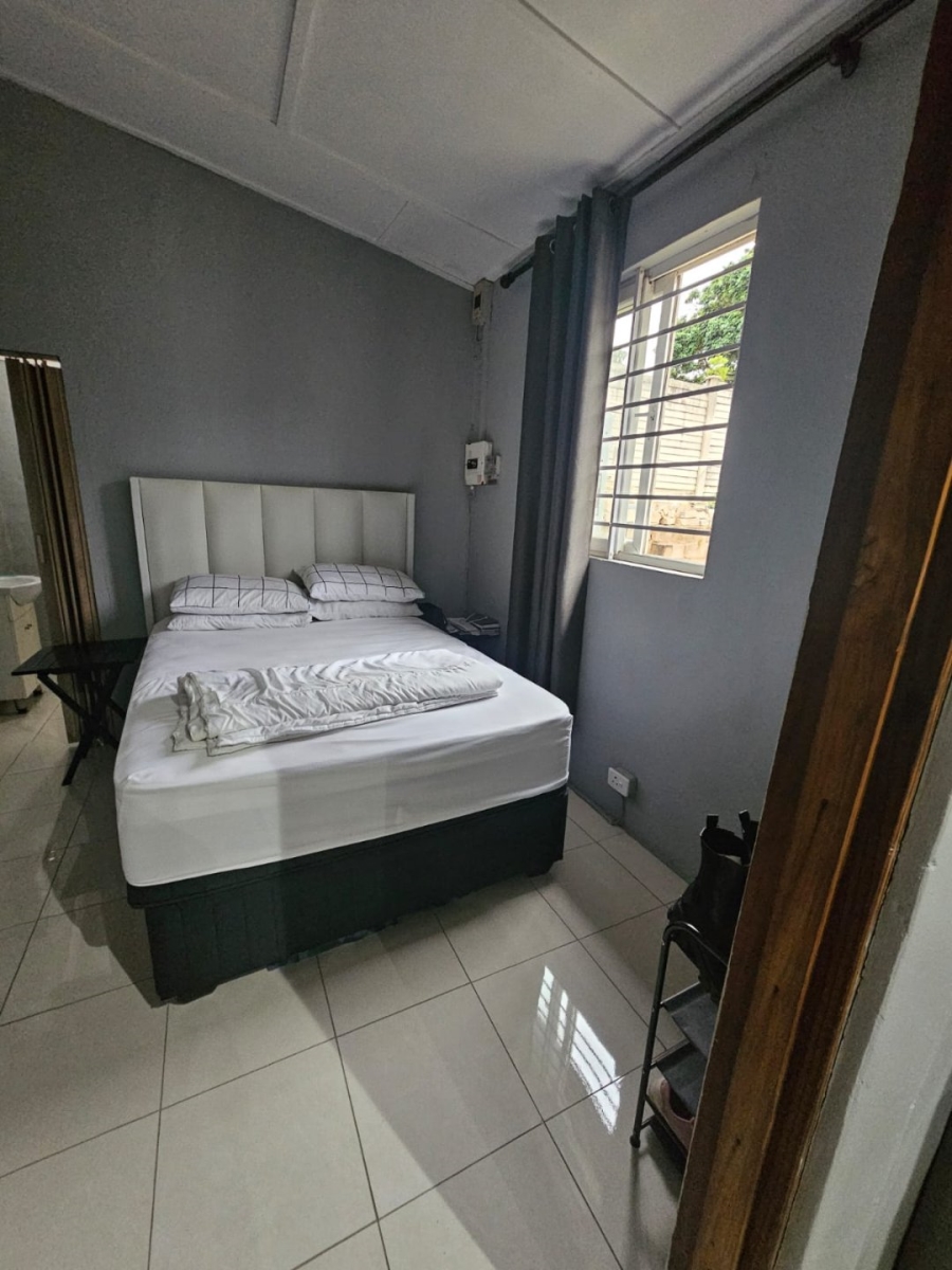 To Let 1 Bedroom Property for Rent in Ocean View KwaZulu-Natal