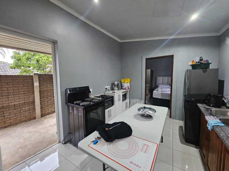 To Let 1 Bedroom Property for Rent in Ocean View KwaZulu-Natal