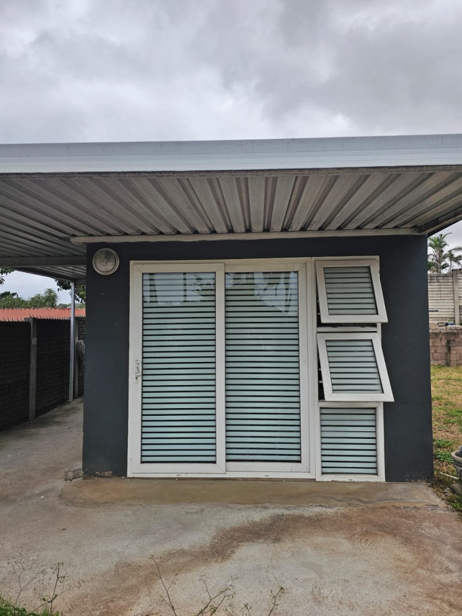 To Let 1 Bedroom Property for Rent in Ocean View KwaZulu-Natal