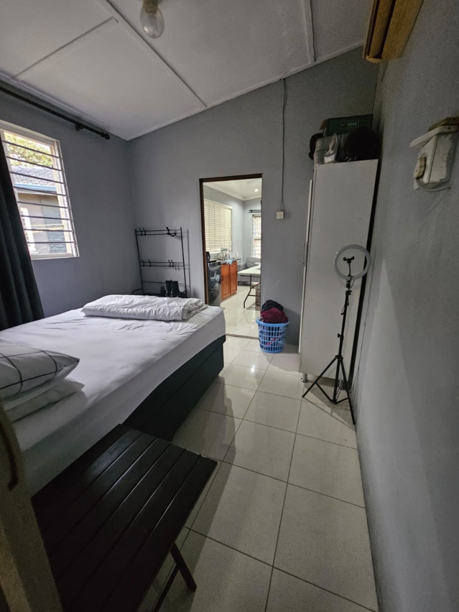 To Let 1 Bedroom Property for Rent in Ocean View KwaZulu-Natal