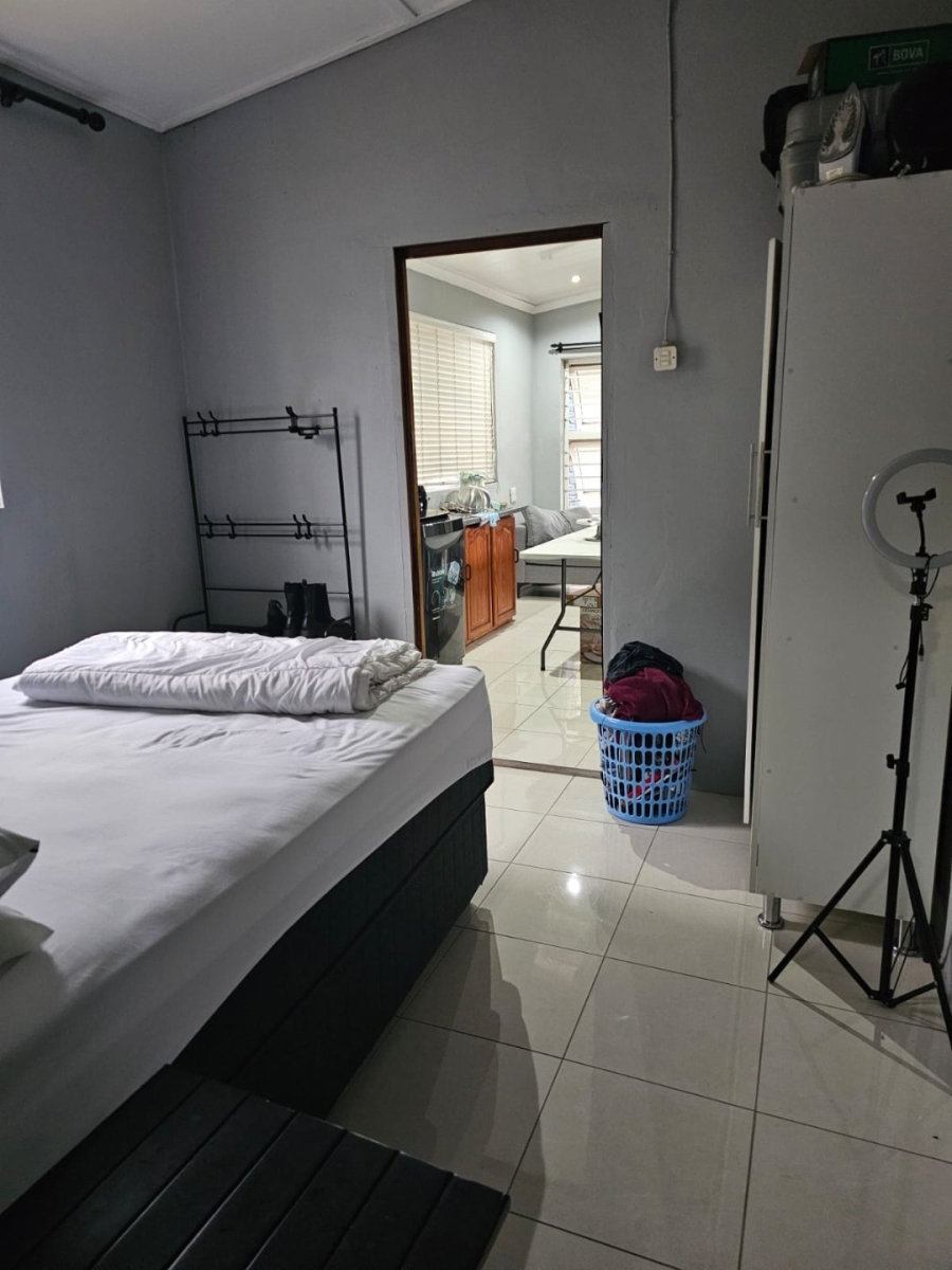 To Let 1 Bedroom Property for Rent in Ocean View KwaZulu-Natal