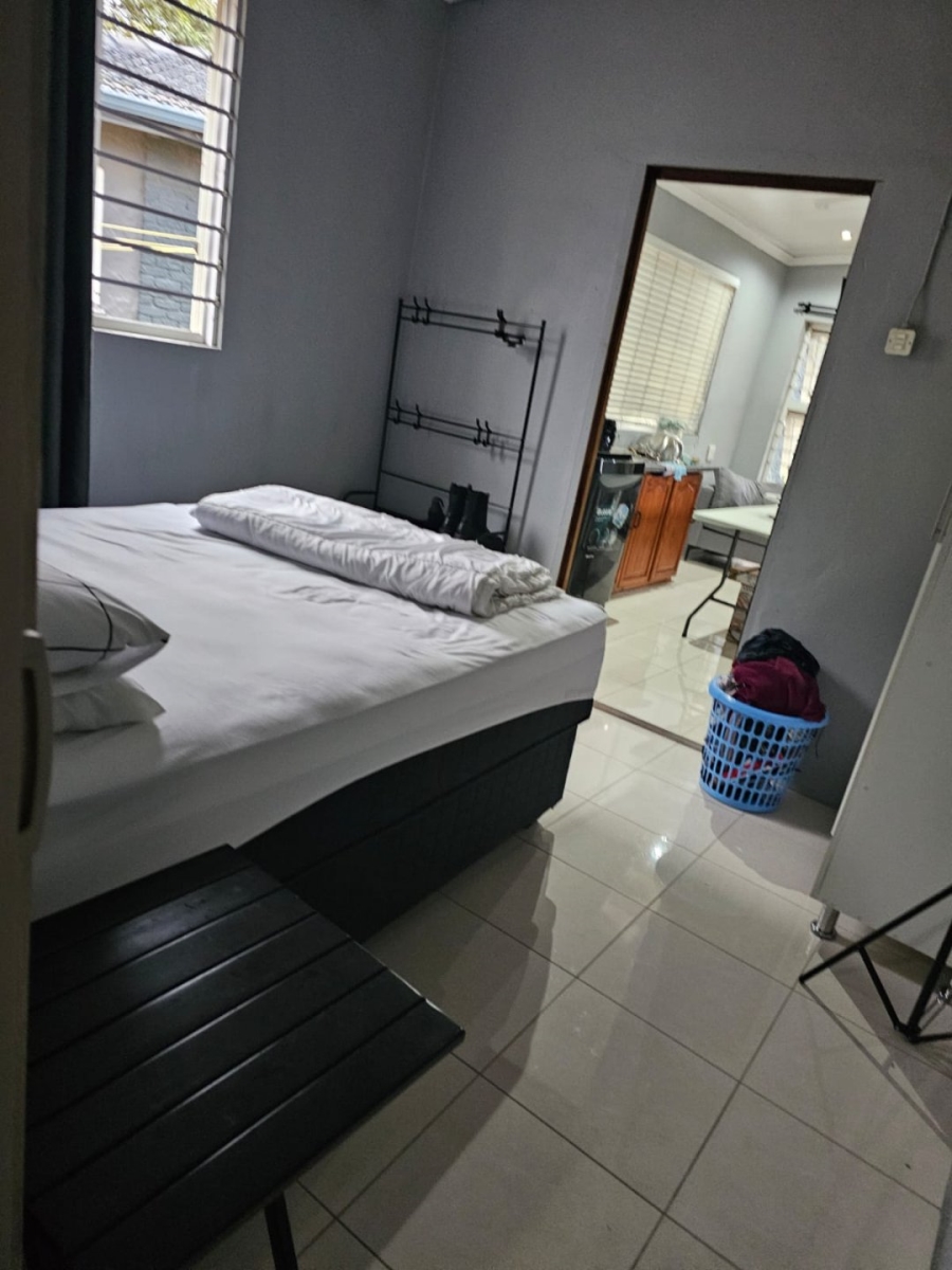 To Let 1 Bedroom Property for Rent in Ocean View KwaZulu-Natal