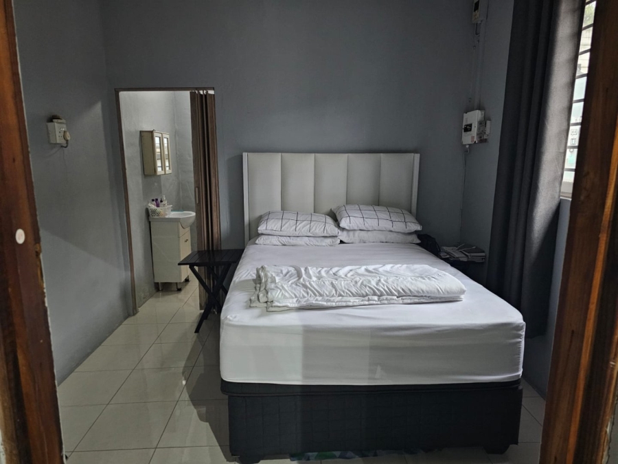 To Let 1 Bedroom Property for Rent in Ocean View KwaZulu-Natal