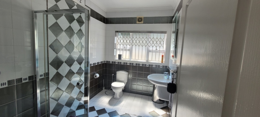 4 Bedroom Property for Sale in Oslo Beach KwaZulu-Natal