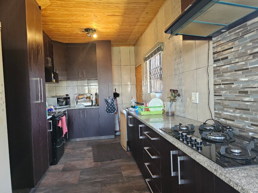 3 Bedroom Property for Sale in Lennoxton KwaZulu-Natal