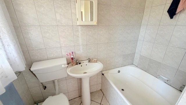 2 Bedroom Property for Sale in Uvongo KwaZulu-Natal