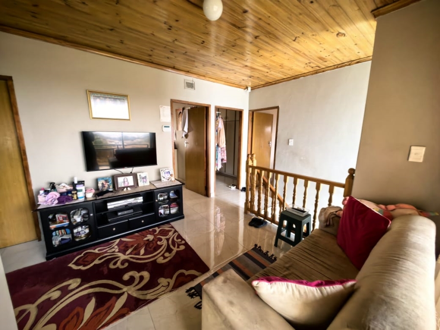 5 Bedroom Property for Sale in Reservoir Hills KwaZulu-Natal