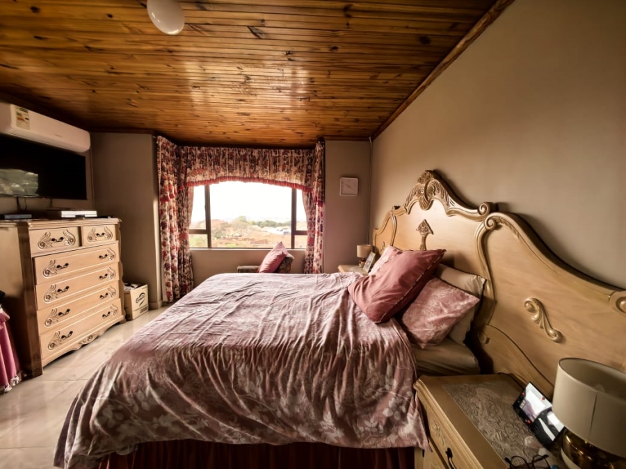 5 Bedroom Property for Sale in Reservoir Hills KwaZulu-Natal