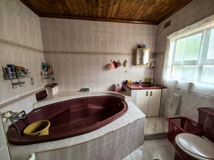 5 Bedroom Property for Sale in Reservoir Hills KwaZulu-Natal