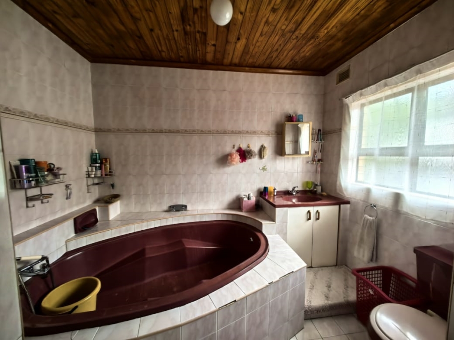 5 Bedroom Property for Sale in Reservoir Hills KwaZulu-Natal