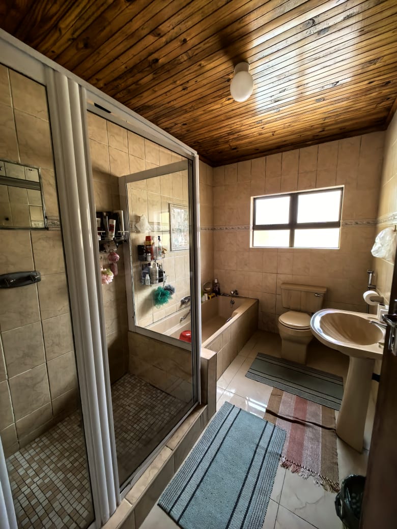 5 Bedroom Property for Sale in Reservoir Hills KwaZulu-Natal