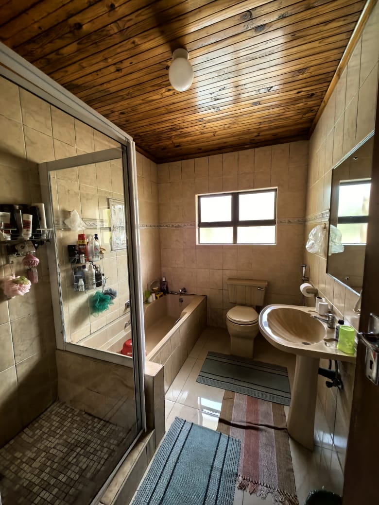 5 Bedroom Property for Sale in Reservoir Hills KwaZulu-Natal