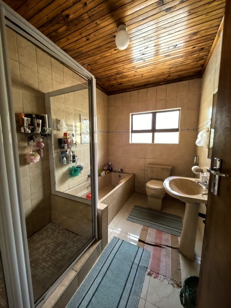 5 Bedroom Property for Sale in Reservoir Hills KwaZulu-Natal