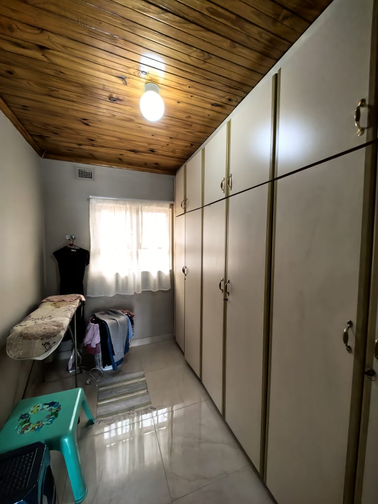 5 Bedroom Property for Sale in Reservoir Hills KwaZulu-Natal