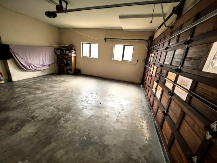 5 Bedroom Property for Sale in Reservoir Hills KwaZulu-Natal