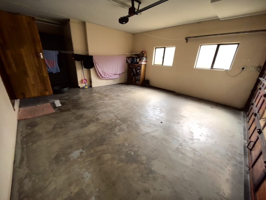 5 Bedroom Property for Sale in Reservoir Hills KwaZulu-Natal