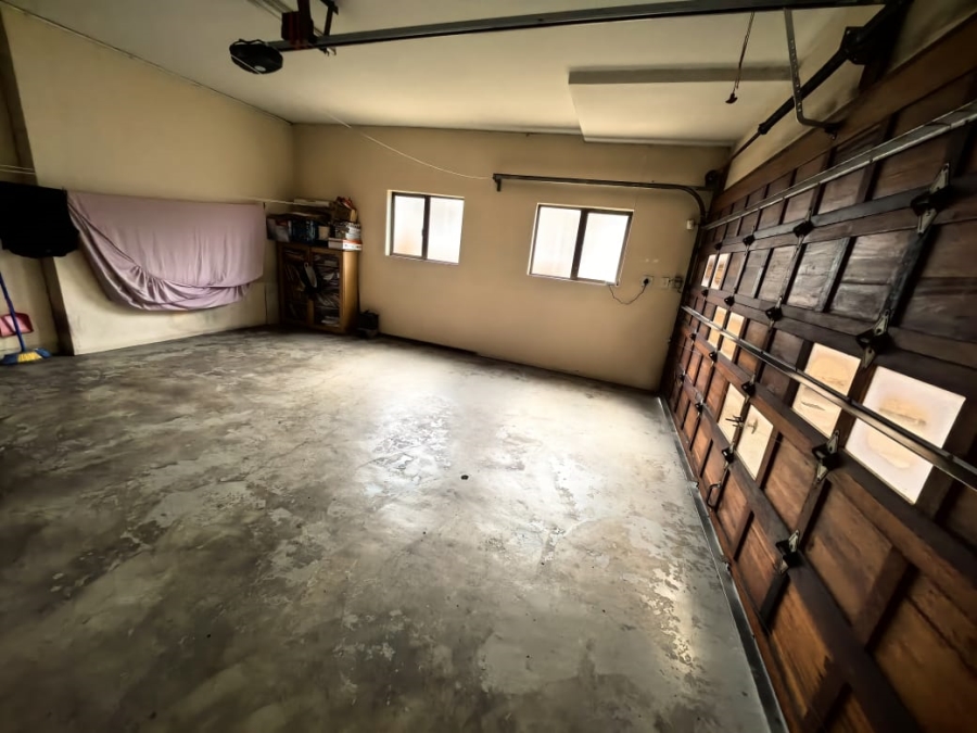 5 Bedroom Property for Sale in Reservoir Hills KwaZulu-Natal