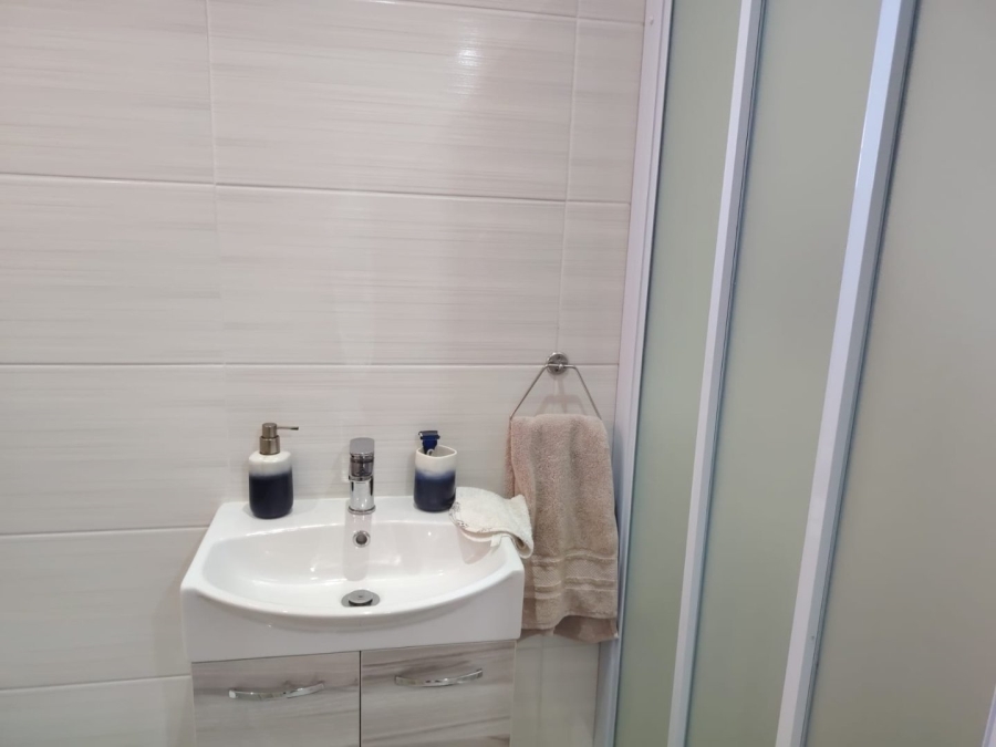 1 Bedroom Property for Sale in Uvongo Beach KwaZulu-Natal