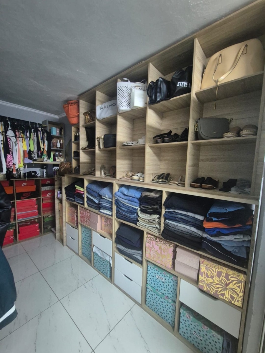 4 Bedroom Property for Sale in Ocean View KwaZulu-Natal