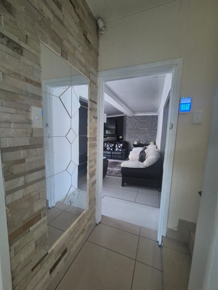 4 Bedroom Property for Sale in Ocean View KwaZulu-Natal