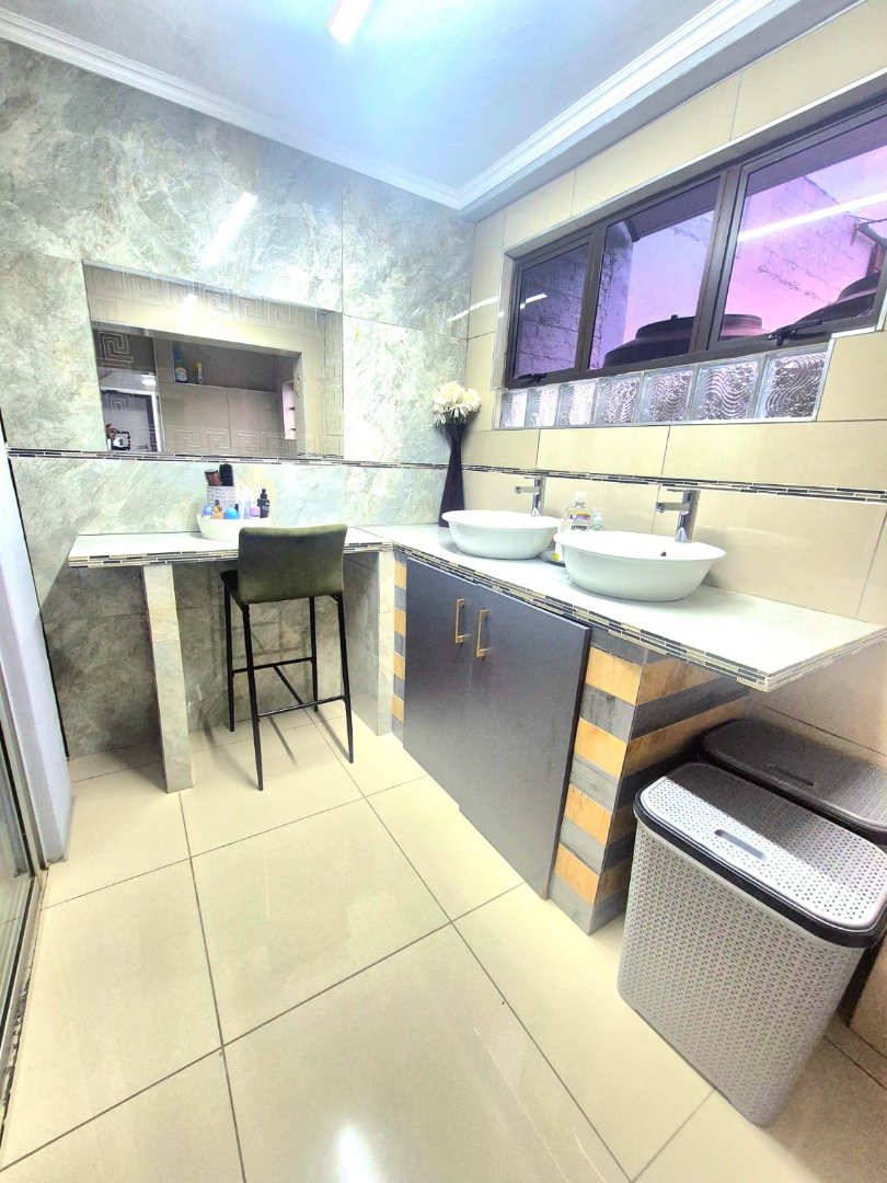 4 Bedroom Property for Sale in Ocean View KwaZulu-Natal