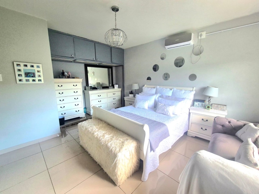 4 Bedroom Property for Sale in Ocean View KwaZulu-Natal