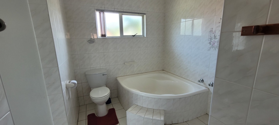 9 Bedroom Property for Sale in Oslo Beach KwaZulu-Natal