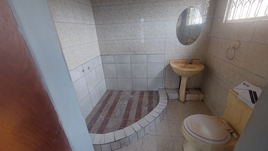 To Let 6 Bedroom Property for Rent in Merebank East KwaZulu-Natal