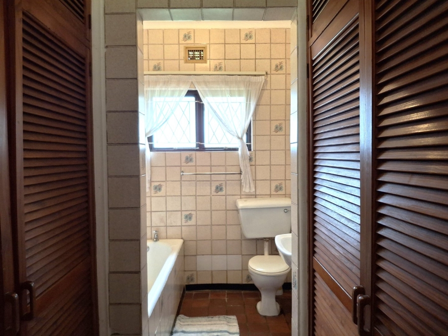 5 Bedroom Property for Sale in Black Rock KwaZulu-Natal