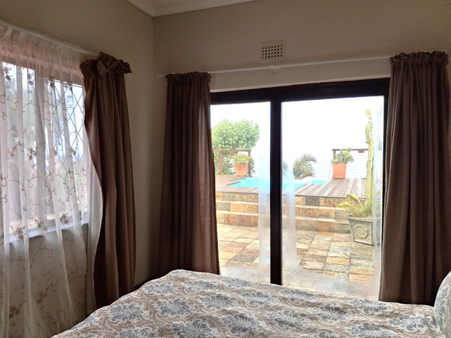 5 Bedroom Property for Sale in Black Rock KwaZulu-Natal