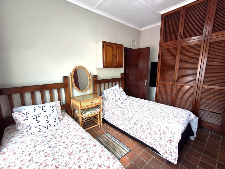 5 Bedroom Property for Sale in Black Rock KwaZulu-Natal