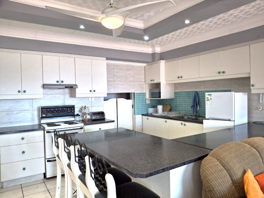 5 Bedroom Property for Sale in Black Rock KwaZulu-Natal