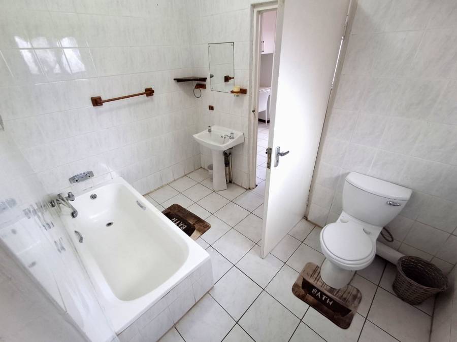 5 Bedroom Property for Sale in Black Rock KwaZulu-Natal