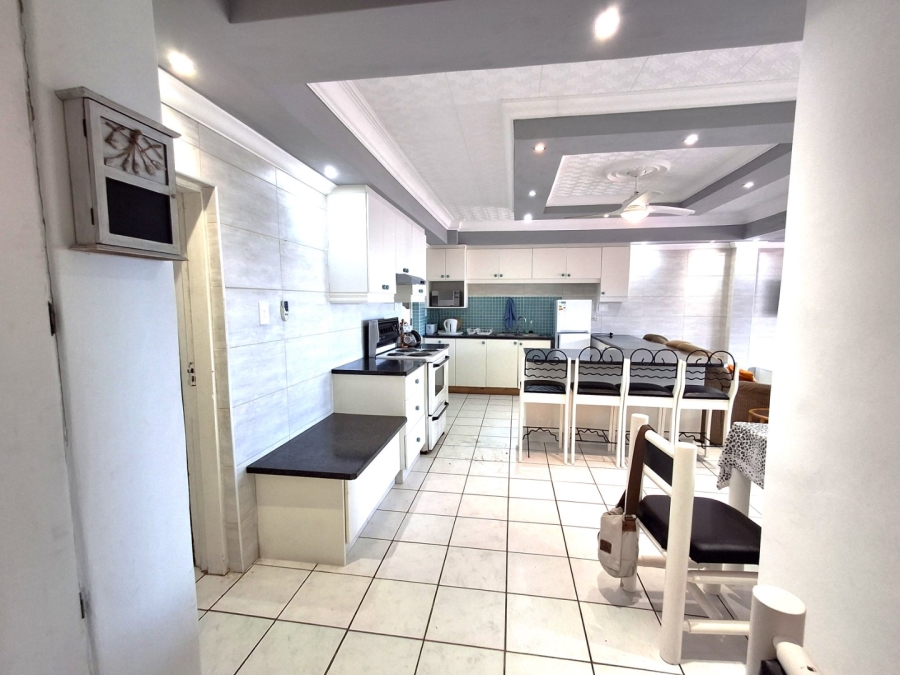 5 Bedroom Property for Sale in Black Rock KwaZulu-Natal