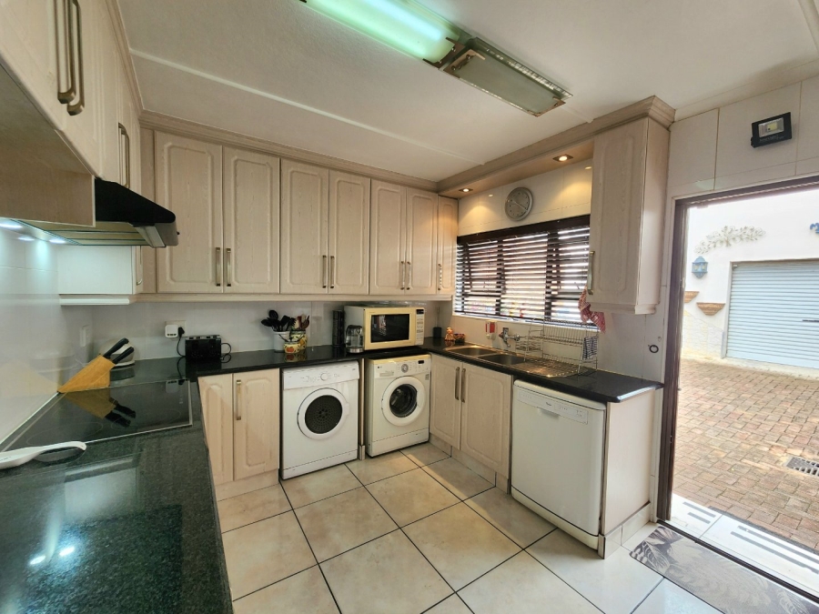 4 Bedroom Property for Sale in Athlone Park KwaZulu-Natal