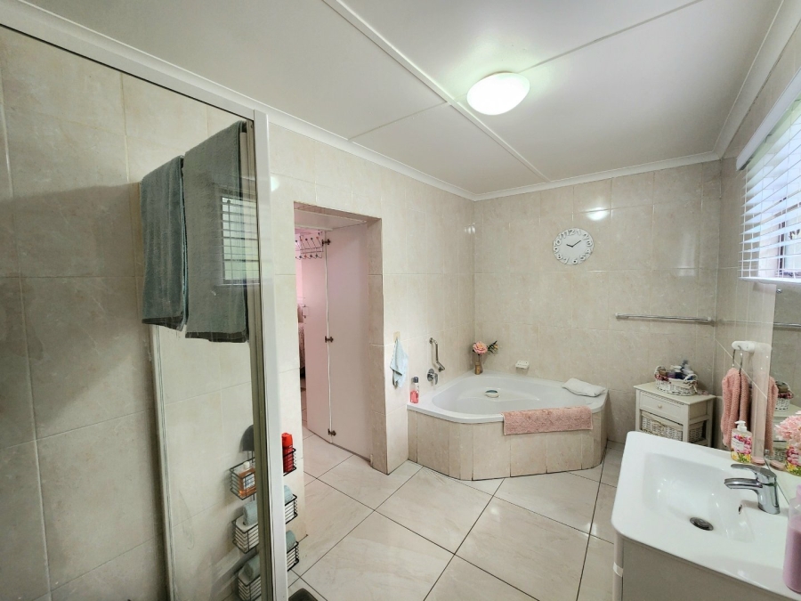 4 Bedroom Property for Sale in Athlone Park KwaZulu-Natal