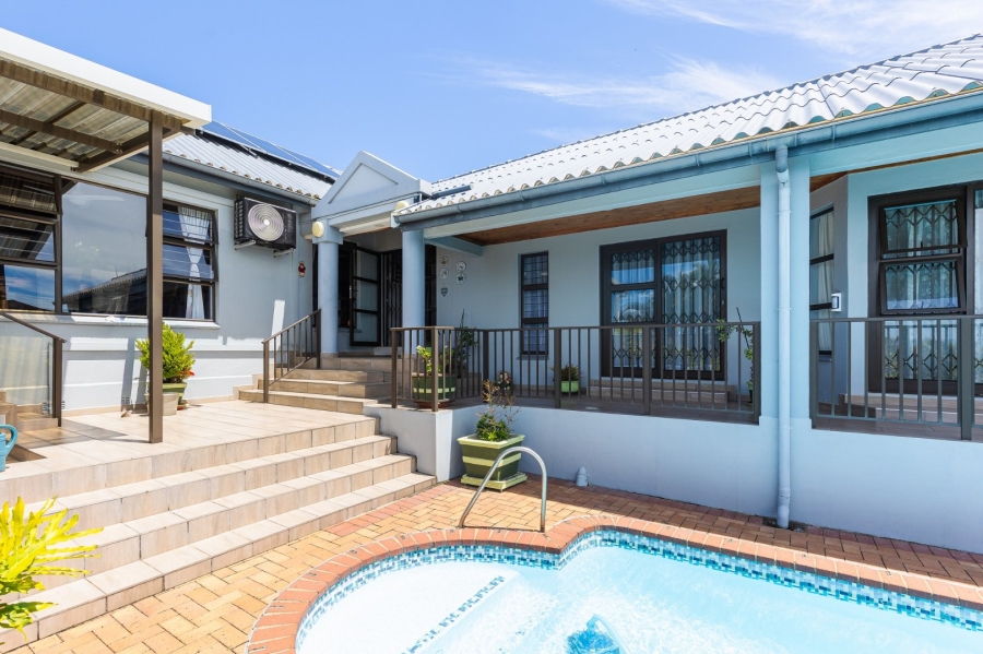 5 Bedroom Property for Sale in Manaba Beach KwaZulu-Natal