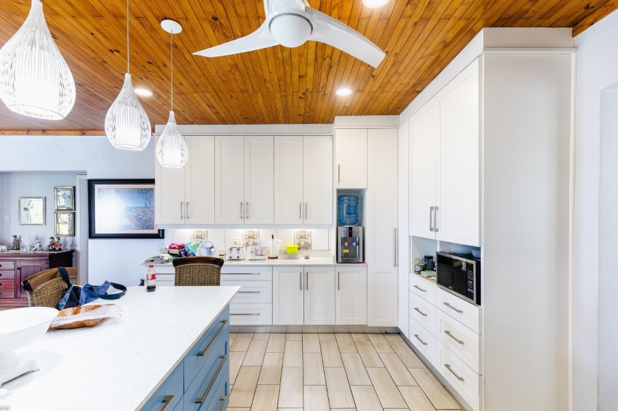 5 Bedroom Property for Sale in Manaba Beach KwaZulu-Natal