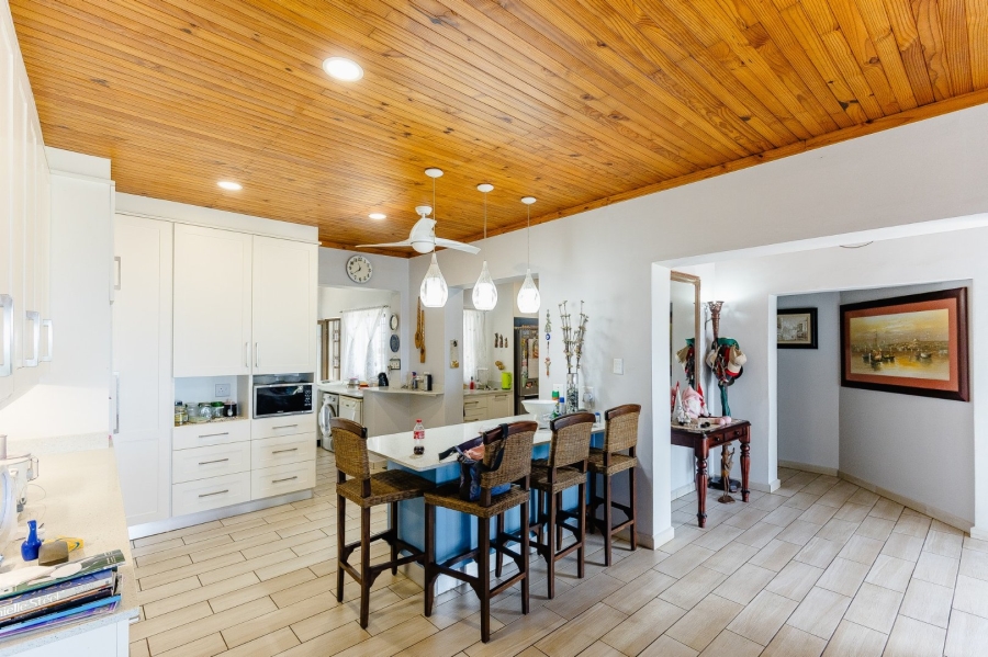 5 Bedroom Property for Sale in Manaba Beach KwaZulu-Natal