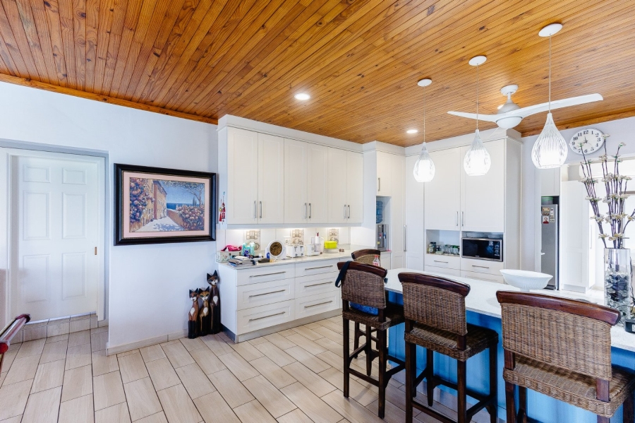 5 Bedroom Property for Sale in Manaba Beach KwaZulu-Natal