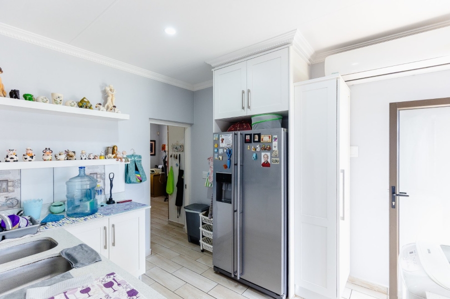 5 Bedroom Property for Sale in Manaba Beach KwaZulu-Natal